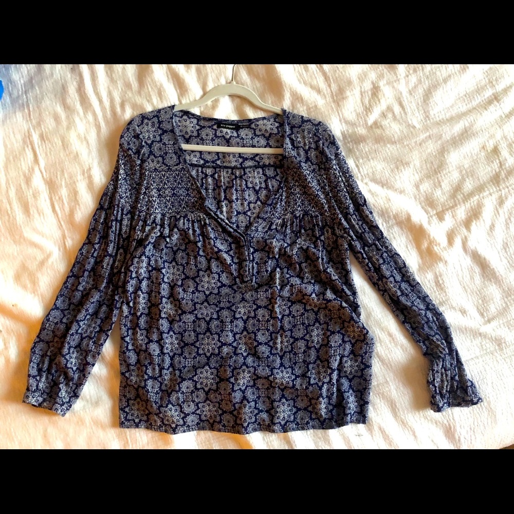 Blue and white blouse long sleeve